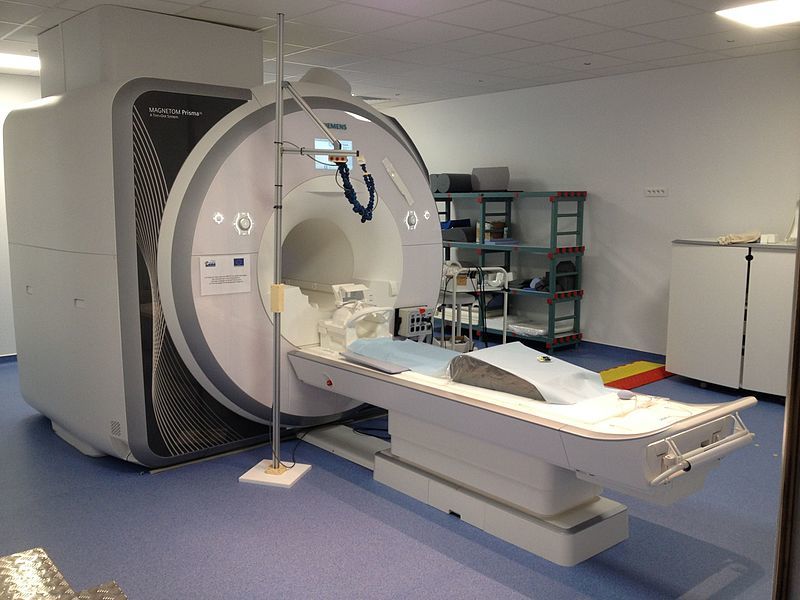 Quels sont les examens et analyses à effectuer en cas d'AVC ?