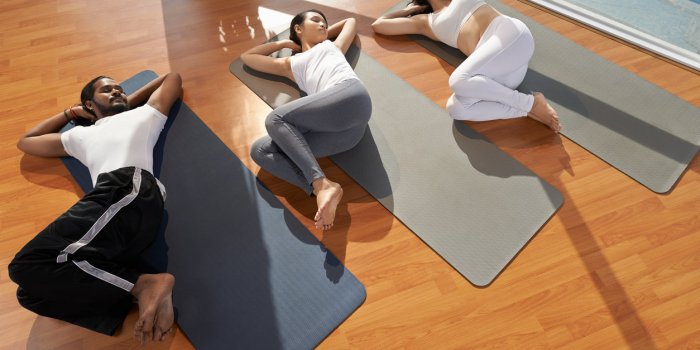 Yoga : 12 positions faciles Ã  faire chez vous !