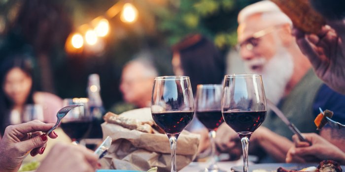 Covid-19 et repas de famille : comment se rassembler sans risque ?