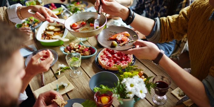Covid-19 et repas de famille : comment se rassembler sans risque ?