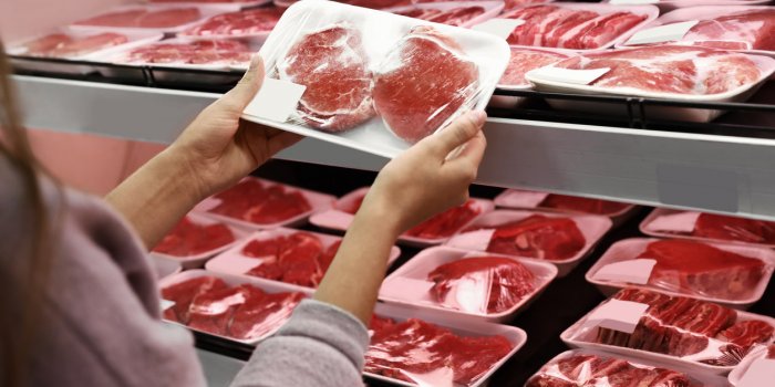 Clusters dans les abattoirs : peut-on manger de la viande sans attraper le Covid-19 ?