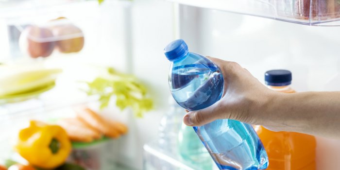 Les eaux en bouteille qui contiennent le plus de polluants