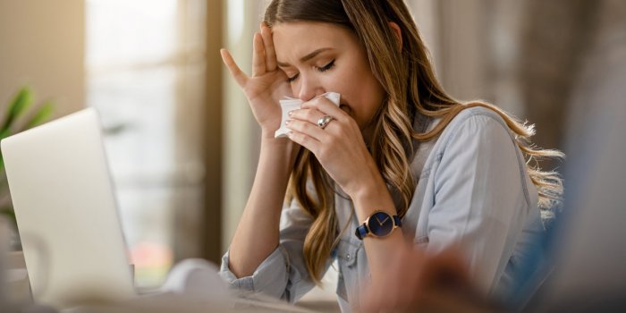 Nez qui coule : une allergie ou une sinusite, selon la couleur des sÃ©crÃ©tions