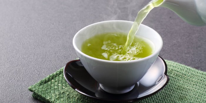 Le thÃ© vert et certains jus de fruit seraient capables de âdÃ©sactiverâ le SARS-CoV-2