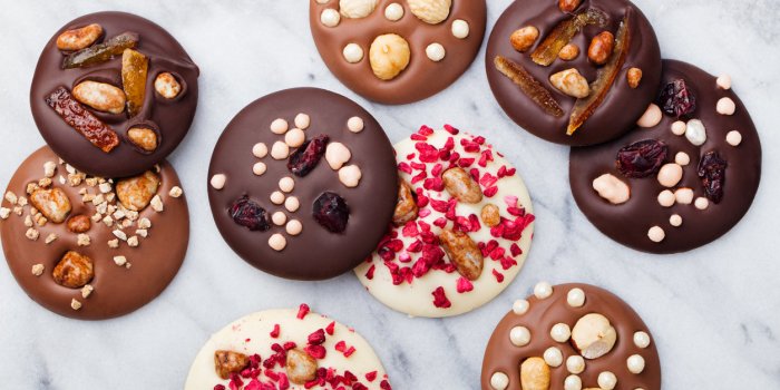 Toast, cacahouète, chocolat : ces aliments du réveillon de Noël vous exposent à la Covid-19