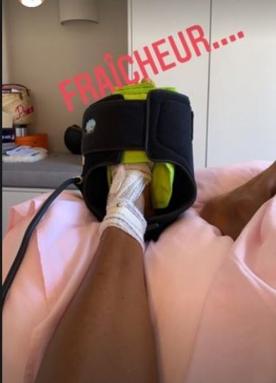 Karine Le Marchand immortalise son opÃ©ration de l'hallux valgus