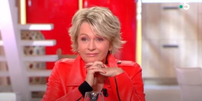 Sophie Davant Ã  propos de la chirurgie esthÃ©tique : "Ã§a fait partie de mon mÃ©tier de rester prÃ©sentable"