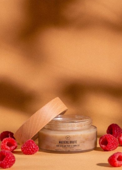 Crème solaire, brume, gommage⦠Sélection de produits bio pour prendre soin de vous cet été !