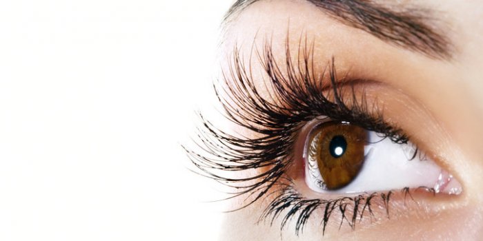 5 vitamines pour favoriser la pousse des cils