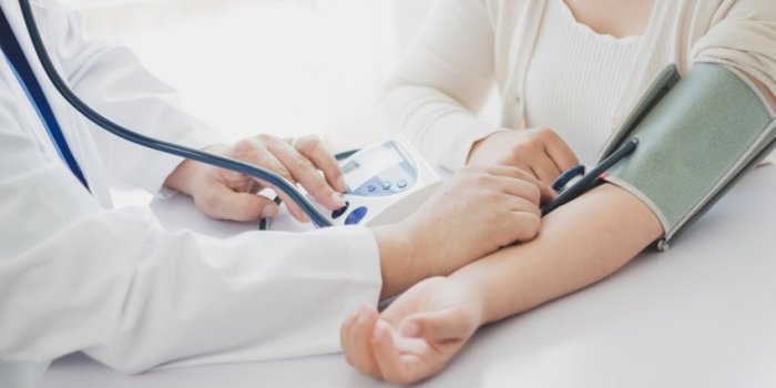 MÃ©nopause et maladie cardiovasculaire : 11 gestes pour prÃ©server son cÅur