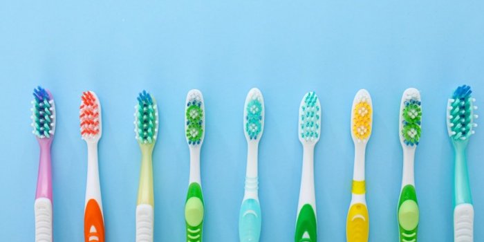 Dents blanches : 5 erreurs à éviter pour avoir un sourire parfait