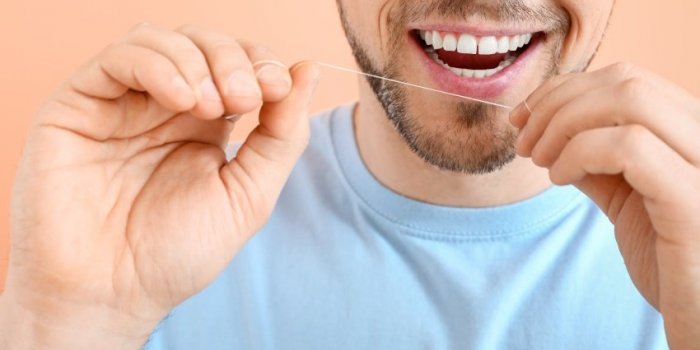 Dents blanches : 5 erreurs à éviter pour avoir un sourire parfait