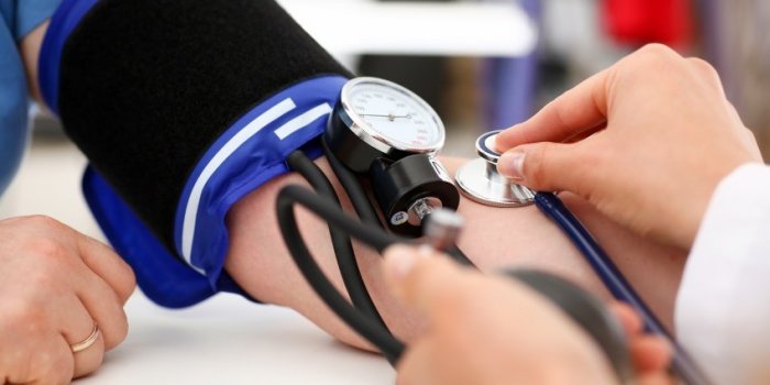 AVC : ces 7 bonnes habitudes réduisent les risques génétiques de moitié