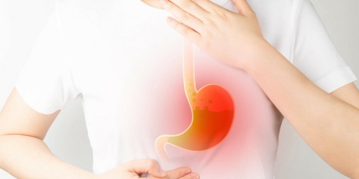 Cancer de lâÅsophage : les 5 symptÃ´mes qui apparaissent lorsque vous mangez