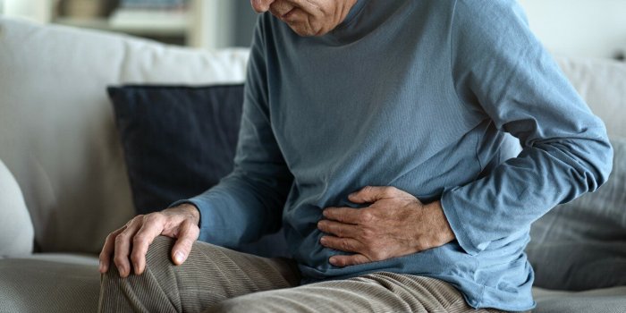 Cancer de lâÅsophage : les 5 symptÃ´mes qui apparaissent lorsque vous mangez