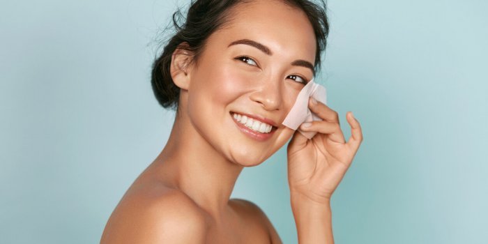 5 produits qui abîment la peau selon une dermatologue