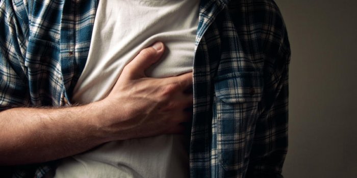 Tension : 8 symptÃ´mes qui rÃ©vÃ¨lent une urgence hypertensive