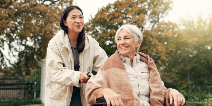 Seniors en été : 7 gestes simples pour garder le lien !