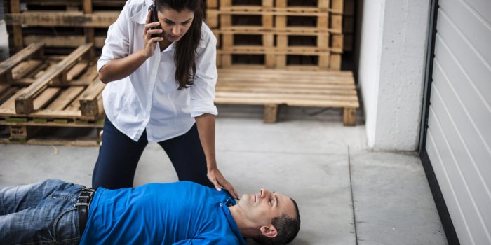 Traumatisme crânien : 5 signes à surveiller après un coup sur la tête