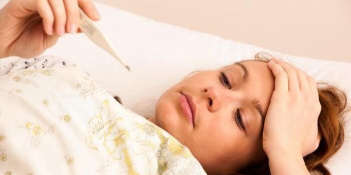 Covid : 5 "nouveaux" symptômes évoqués par un infectiologue