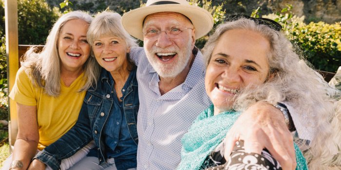 Seniors en été : 7 gestes simples pour garder le lien !