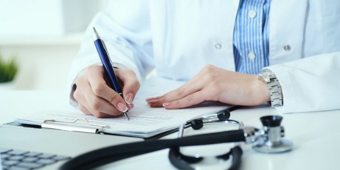 Hôpital : les femmes médecins soigneraient mieux que les hommes