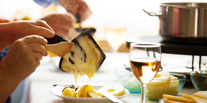 Raclette, fondue : les dangers insoupçonnés de ces plats d'hiver