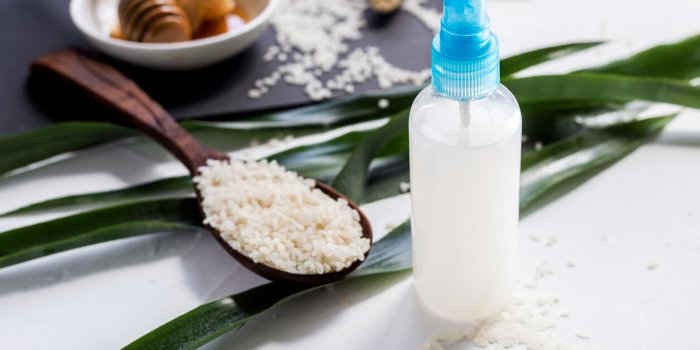 Peau, cheveux, transit... 7 bienfaits de l'eau de riz