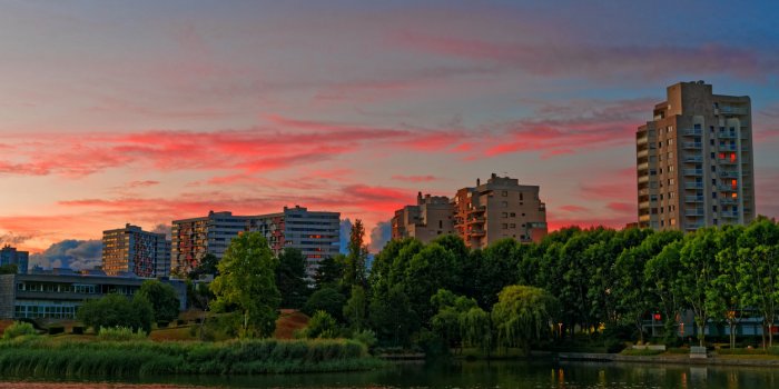 sunset over the lake of créteil, france