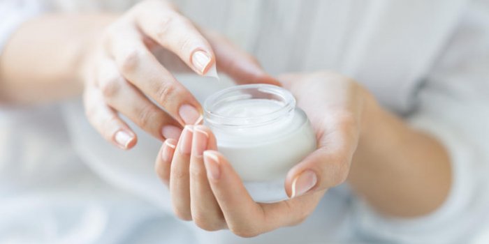 Utiliser une crème hydratante après
