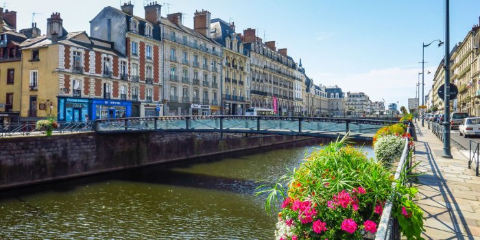 Arrêt cardiaque : les 10 villes de France où l'on trouve le plus de défibrillateurs