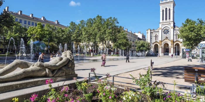 Arrêt cardiaque : les 10 villes de France où l'on trouve le plus de défibrillateurs