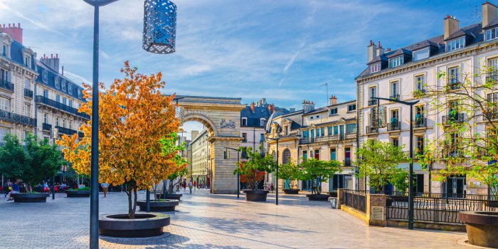 Arrêt cardiaque : les 10 villes de France où l'on trouve le plus de défibrillateurs