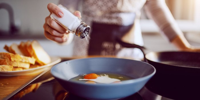 Ådème : 7 astuces contre les mains qui gonflent