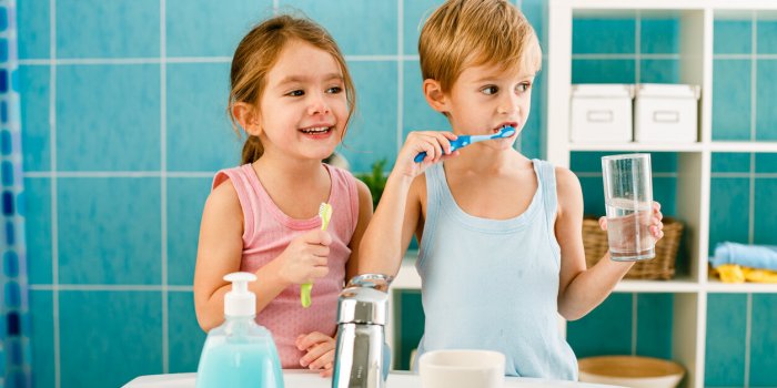 Cinq règles essentielles pour une haleine fraîche, selon un dentiste