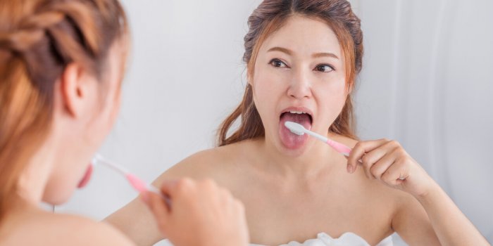 Cinq règles essentielles pour une haleine fraîche, selon un dentiste
