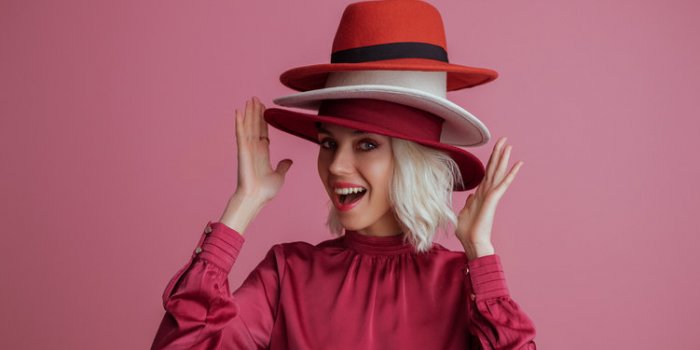 Cheveux gris : 5 astuces pour garder une belle chevelure poivre et sel cet été