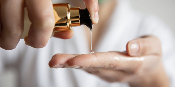 10 façons de prendre soin des mains, un des premiers signes de l'âge
