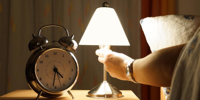 8 erreurs à ne pas faire si vous vous réveillez en pleine nuit