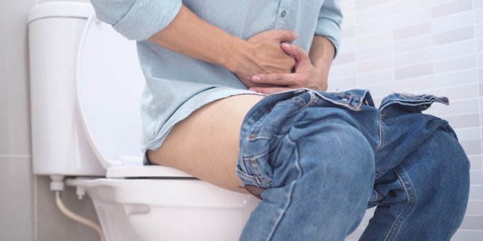 Calcul rénal : les symptômes d'alerte à prendre au sérieux