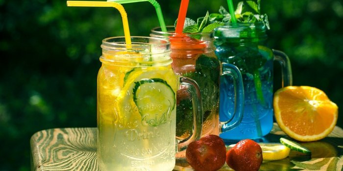 8 boissons pour sâhydrater sans grossir