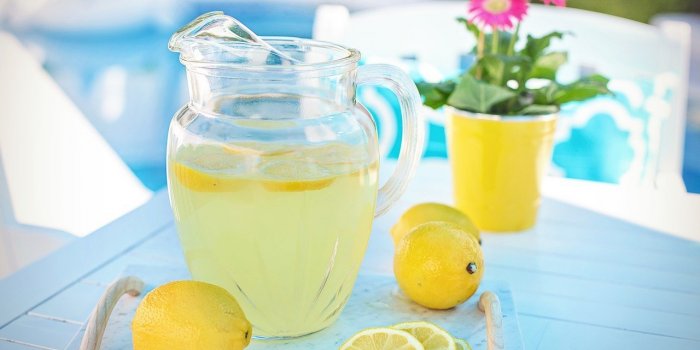 8 boissons pour sâhydrater sans grossir