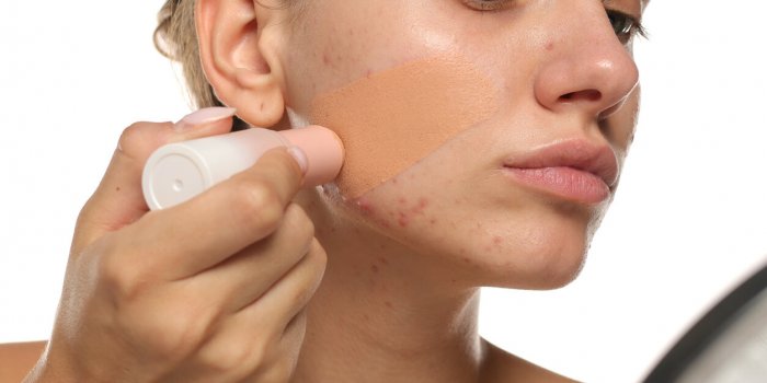 Fond de teint : 6 erreurs que même les habituées font (et les 6 astuces dâune pro pour les corriger)