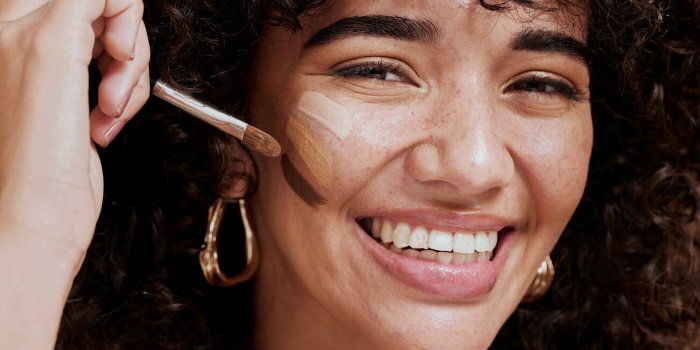 Fond de teint : 6 erreurs que même les habituées font (et les 6 astuces dâune pro pour les corriger)