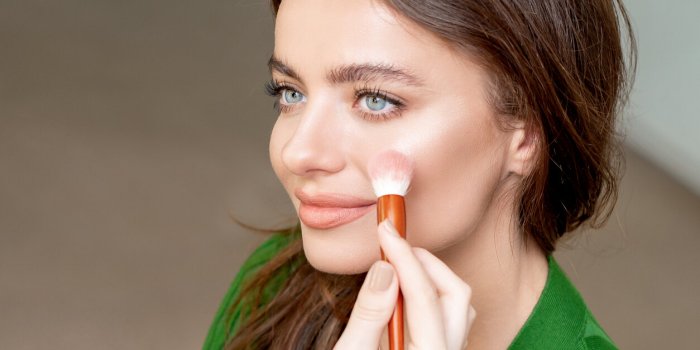 Fond de teint : 6 erreurs que même les habituées font (et les 6 astuces dâune pro pour les corriger)
