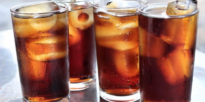 Les sodas : de la nourriture pour la plaque dentaire 