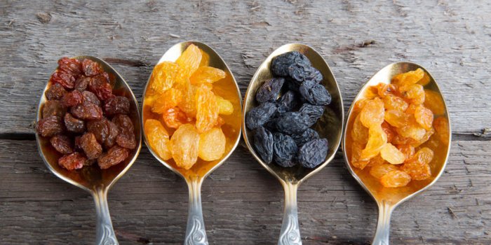 Les fruits secs : le sucre qui colle aux dents