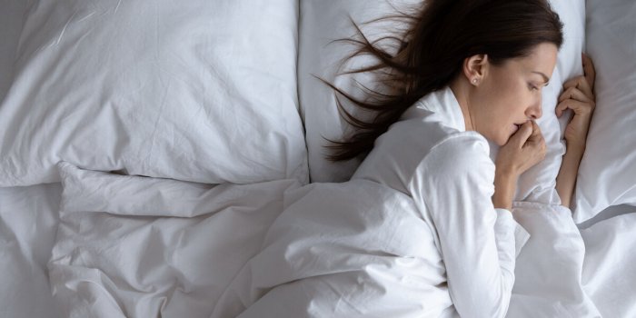 Anxiété nocturne : 9 techniques pour lâapaiser, selon une psychologue