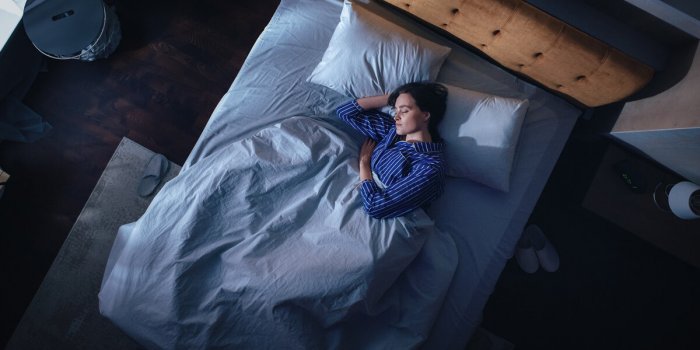 Anxiété nocturne : 9 techniques pour lâapaiser, selon une psychologue