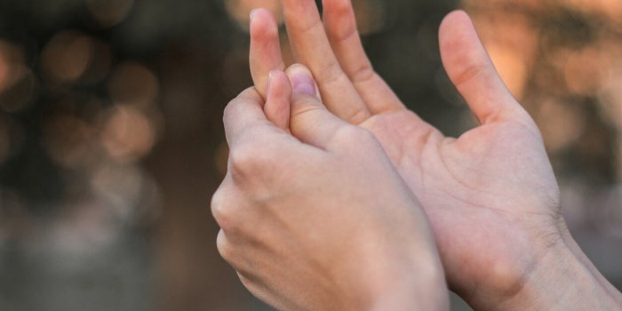 Syndrome douloureux rÃ©gional complexe : ces symptÃ´mes mÃ©connus qui accompagnent la douleur